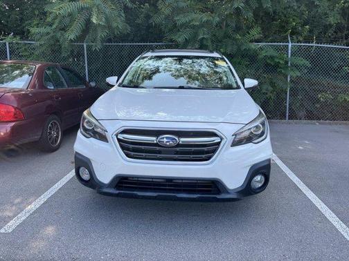 Crystal White Pearl 2018 Subaru Outback 3.6R Touring