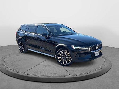 2023 Volvo V60 Cross Country B5 Ultimate