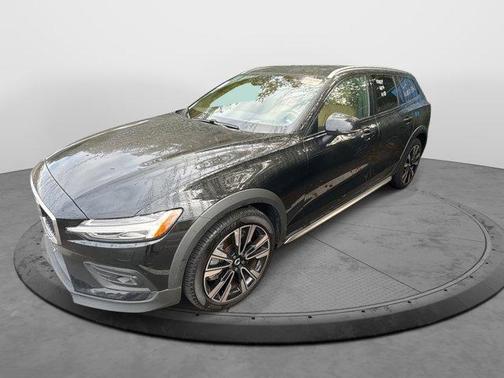 2023 Volvo V60 Cross Country B5 Ultimate