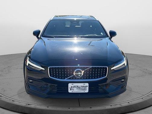 2023 Volvo V60 Cross Country B5 Ultimate