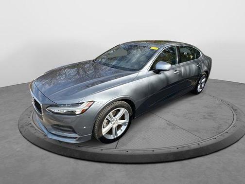 2018 Volvo S90 T5 Momentum
