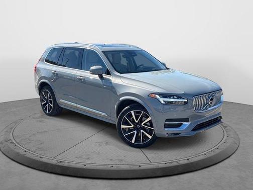 2025 Volvo XC90 B5 Plus