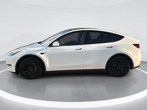 Pearl White Multi 2022 Tesla Model Y Long Range
