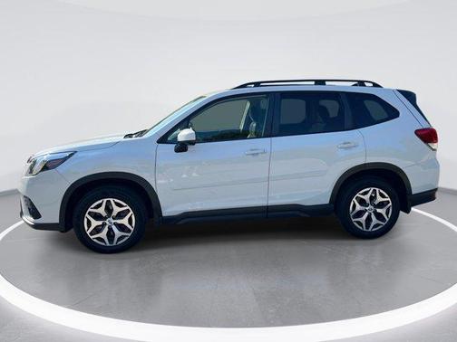 Crystal White Pearl 2024 Subaru Forester Premium