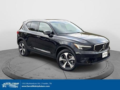 2025 Volvo XC40 B5 Plus Bright Theme