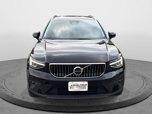 2025 Volvo XC40 B5 Plus Bright Theme