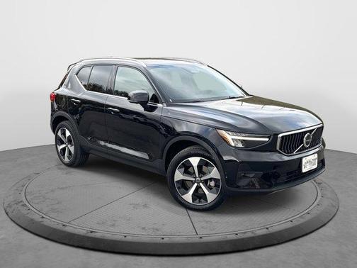 2025 Volvo XC40 B5 Plus Bright Theme