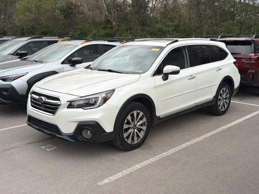 Crystal White Pearl 2019 Subaru Outback 3.6R Touring