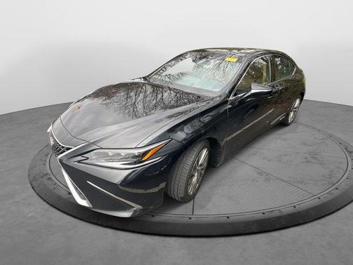 2022 Lexus ES 300h Ultra Luxury