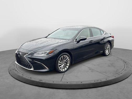 2022 Lexus ES 300h Ultra Luxury