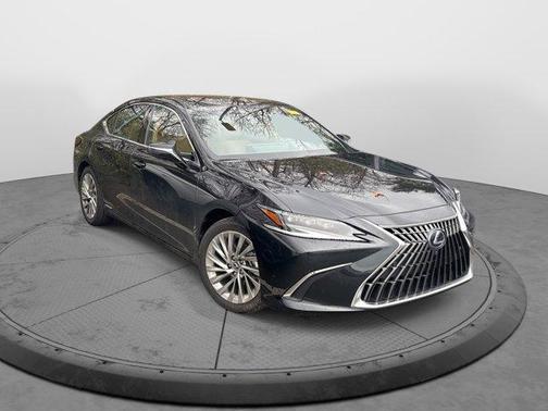 2022 Lexus ES 300h Ultra Luxury