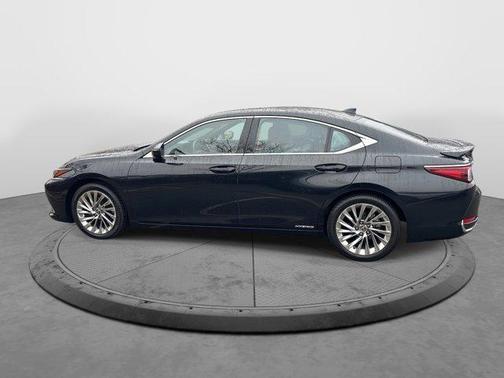 2022 Lexus ES 300h Ultra Luxury