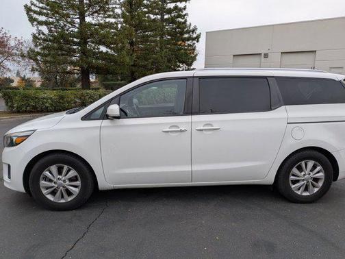 2017 Kia Sedona LX