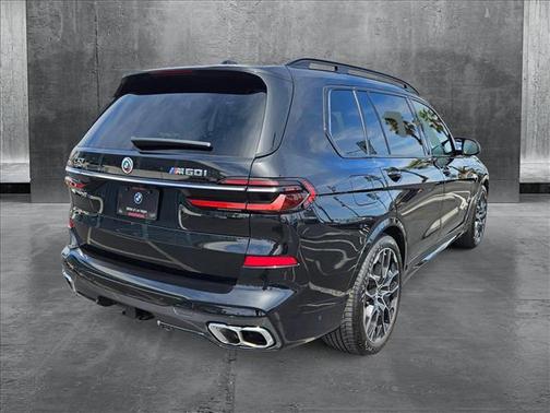 2023 BMW X7 M60i