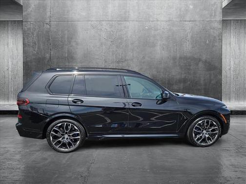 2023 BMW X7 M60i