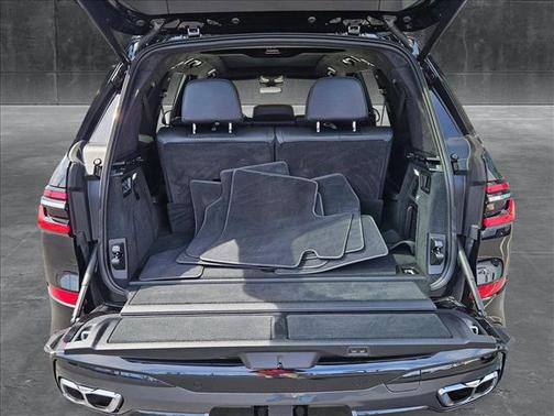 2023 BMW X7 M60i
