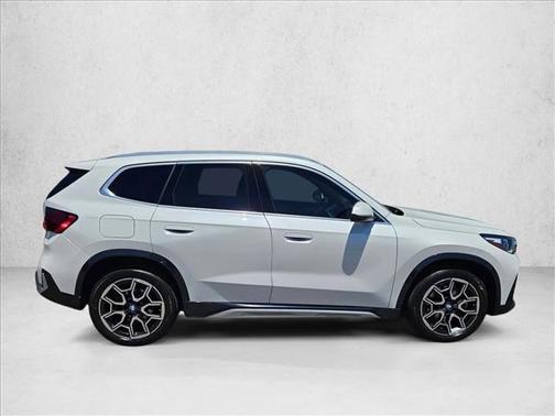 Mineral White Metallic 2026 BMW X1 xDrive28i