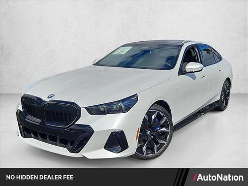 Mineral White Metallic 2027 BMW 550e 550e xDrive