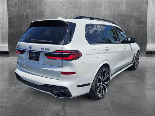 2023 BMW X7 M60i