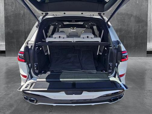 2023 BMW X7 M60i