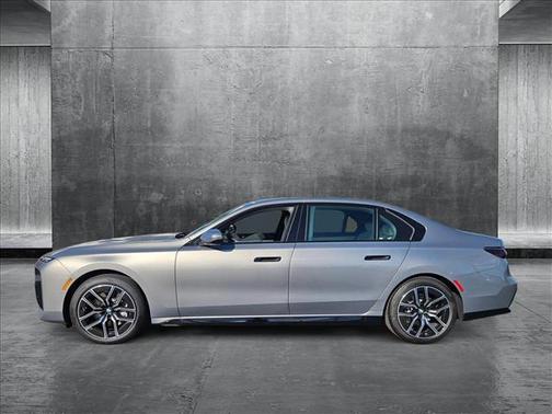2025 BMW 740 i