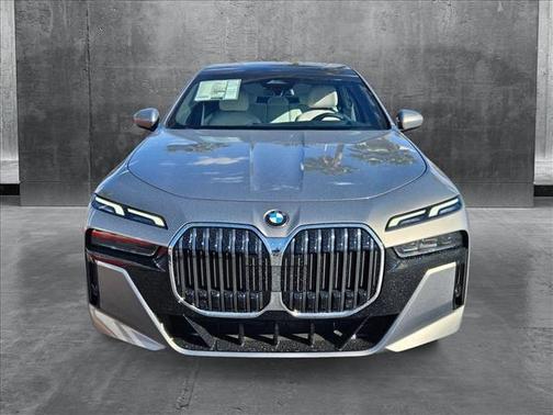 2025 BMW 740 i