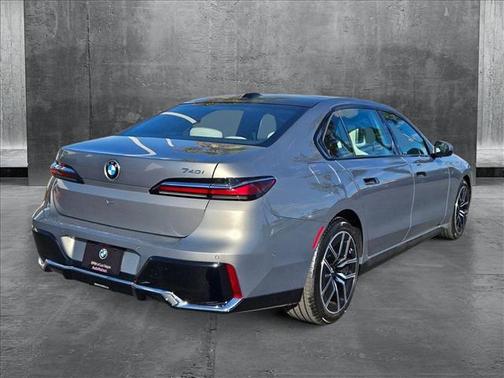 2025 BMW 740 i