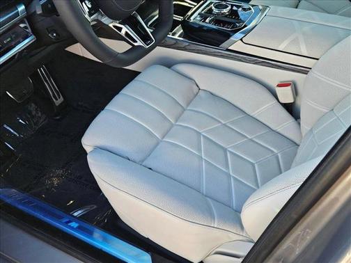 2025 BMW 740 i