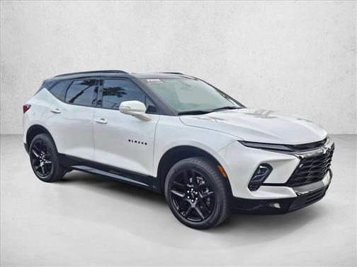 Iridescent Pearl Tricoat 2023 Chevrolet Blazer RS