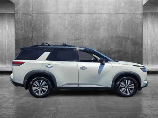 2022 Nissan Pathfinder SL 2WD