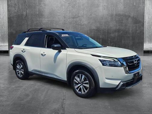 2022 Nissan Pathfinder SL 2WD