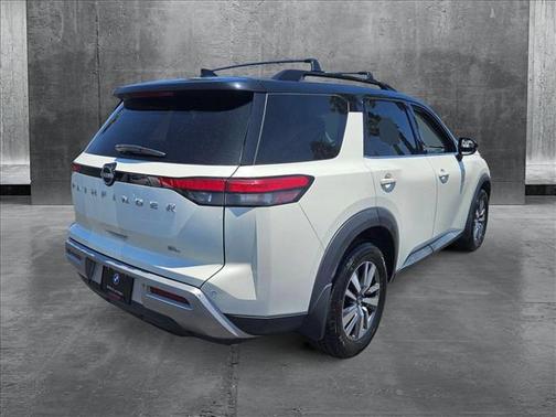 2022 Nissan Pathfinder SL 2WD