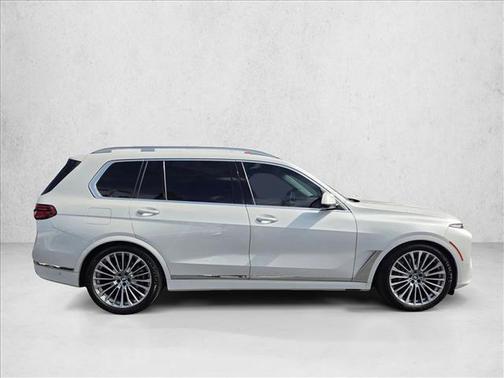 Mineral White Metallic 2024 BMW X7 xDrive40i