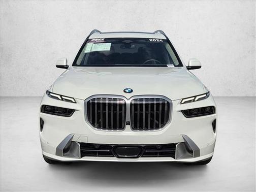 Mineral White Metallic 2024 BMW X7 xDrive40i