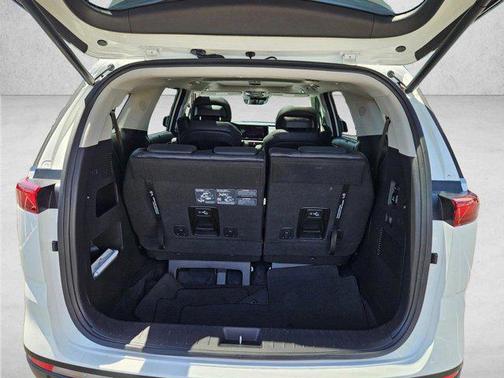 Snow White Pearl 2024 Kia Carnival SX Prestige
