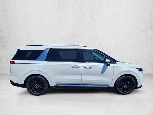 Snow White Pearl 2024 Kia Carnival SX Prestige