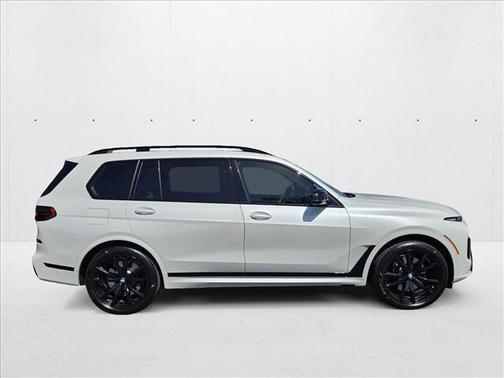 2025 BMW X7 M60i
