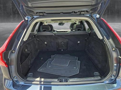 2020 Volvo XC60 T5 Momentum