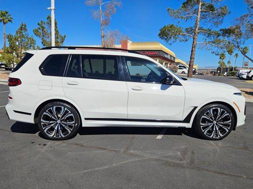 2023 BMW X7 M60i