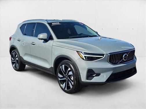 2024 Volvo XC40 B5 Plus Bright Theme