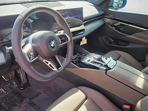 Cape York Green Metallic 2026 BMW 530 530i