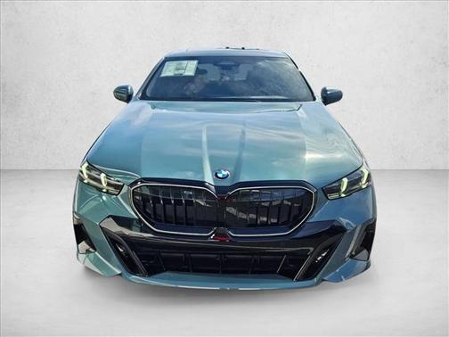 Cape York Green Metallic 2026 BMW 530 530i