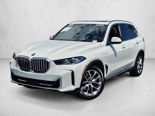 Alpine White 2024 BMW X5 PHEV xDrive50e