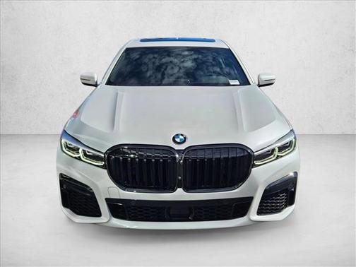 2022 BMW 740 i