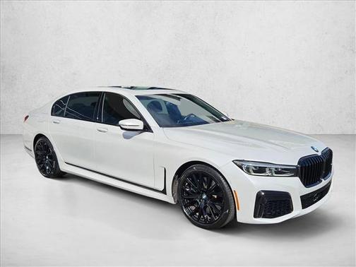 2022 BMW 740 i