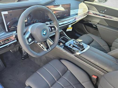 2026 BMW 750e i xDrive