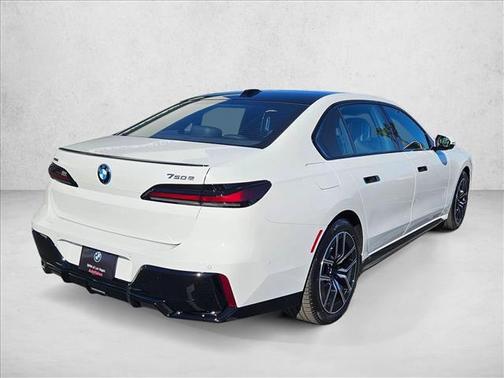 2026 BMW 750e i xDrive