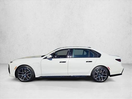 2026 BMW 750e i xDrive