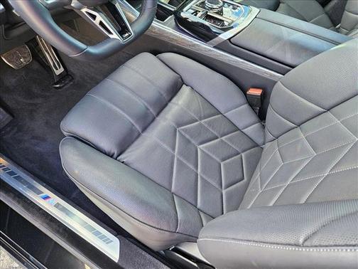 2025 BMW 760 xDrive