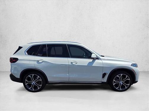 Mineral White Metallic 2025 BMW X5 sDrive40i